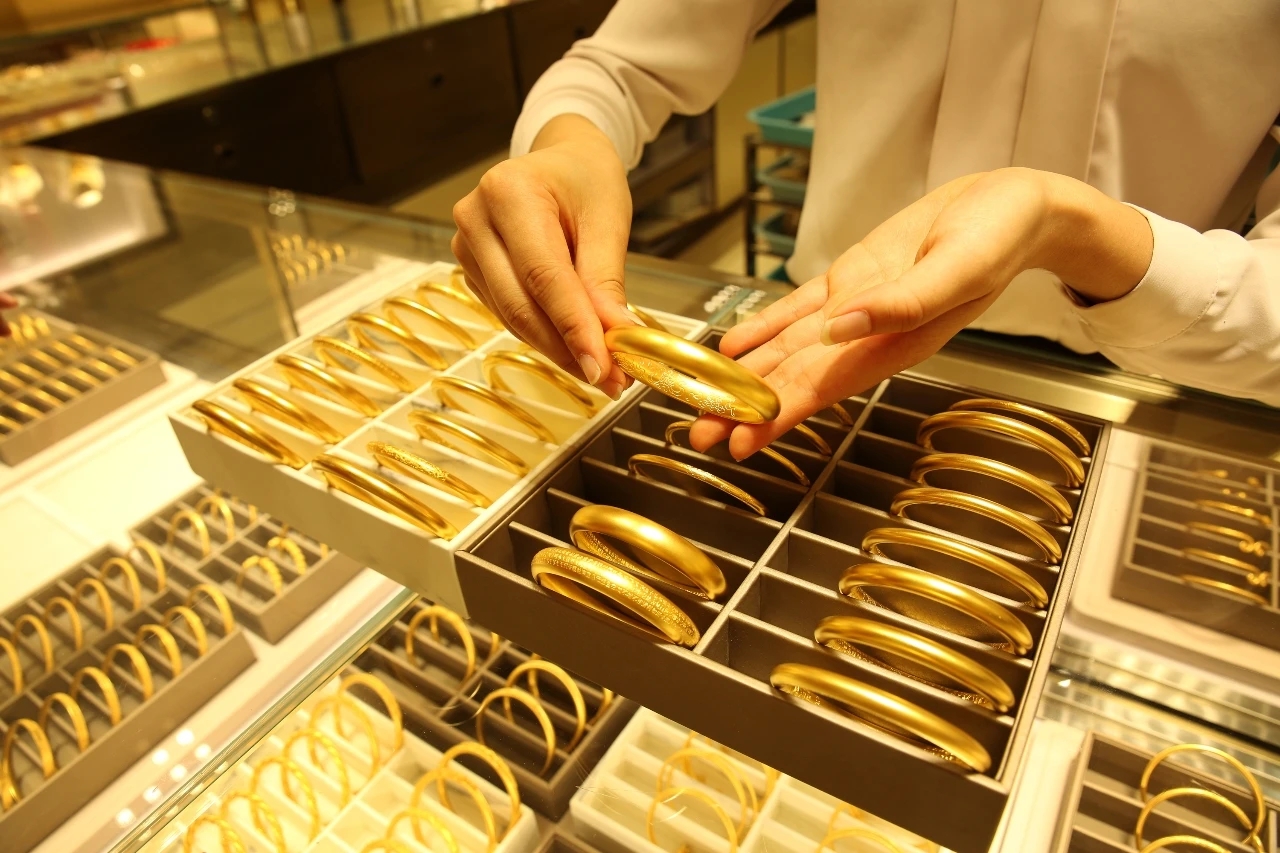 How many grams is a gold bracelet? Who wears inheritance bracelets and