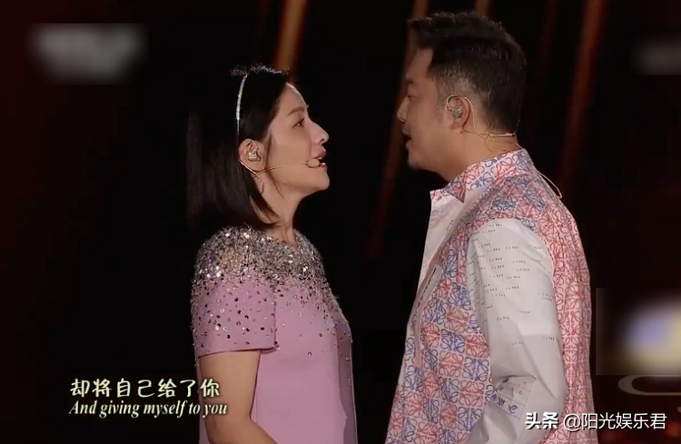 胡可回应沙溢系错扣子：买家秀与卖家秀的区别，又该心疼沙老师了