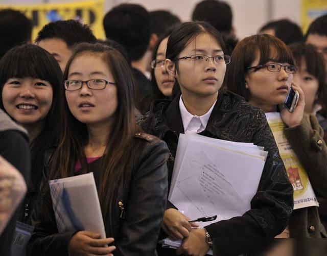 事关退休！“延迟退休”改为“工龄退休”？教师公务员都支持