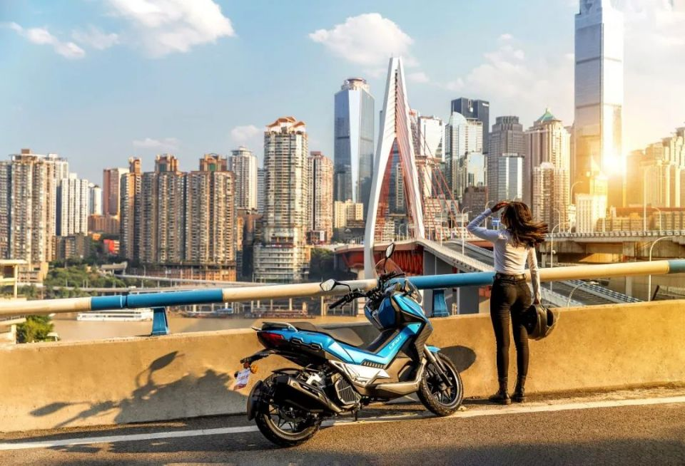 為什么現(xiàn)在很多人會(huì)放棄汽車，而騎摩托車？