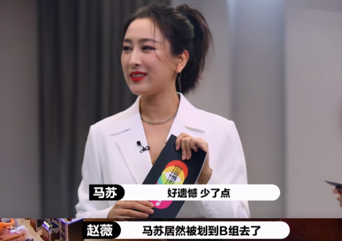 周震南风波后首次露面！穿戴低调且时尚，戴耳机听音乐状态不错