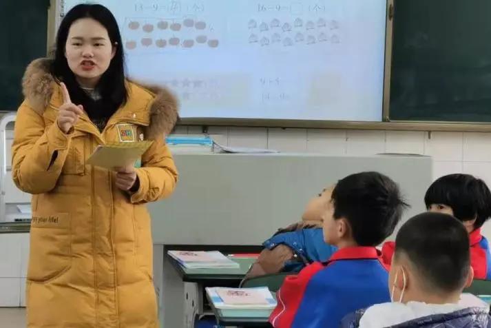 老师，您笑起来真好看——记双流区金桥小学“三八”妇女节活动