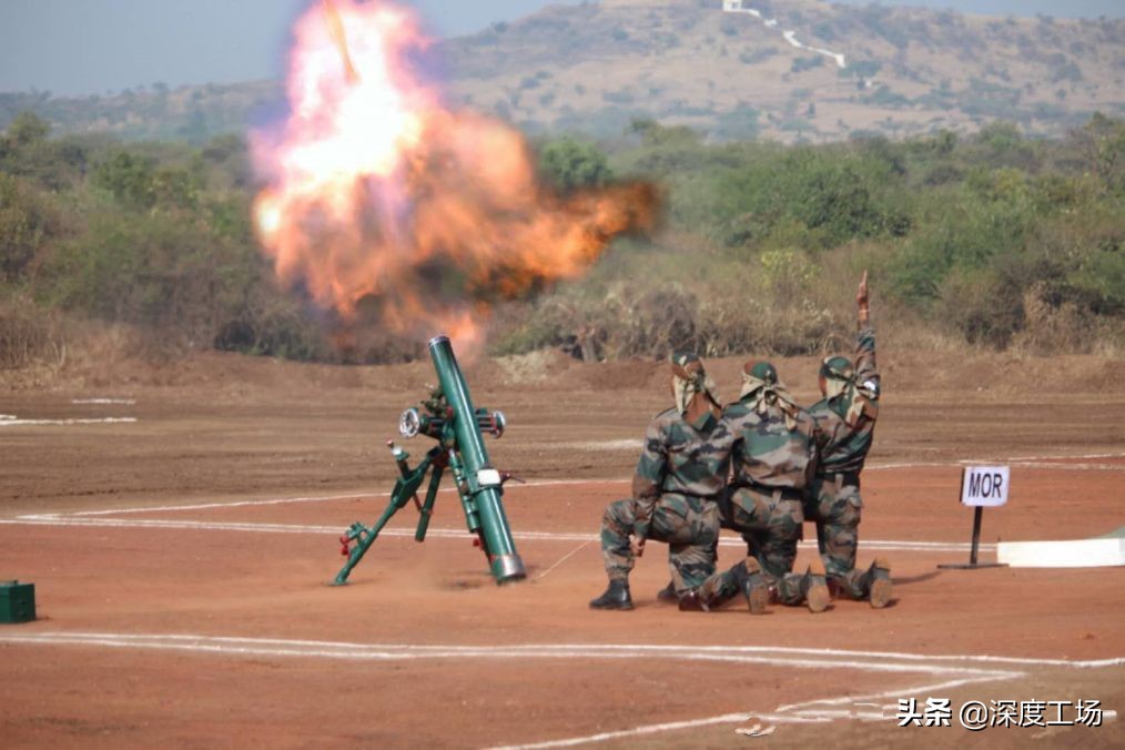 印度三大炮兵师，看轰击雪山背后面地：集火攻击瘫痪重要道路桥梁