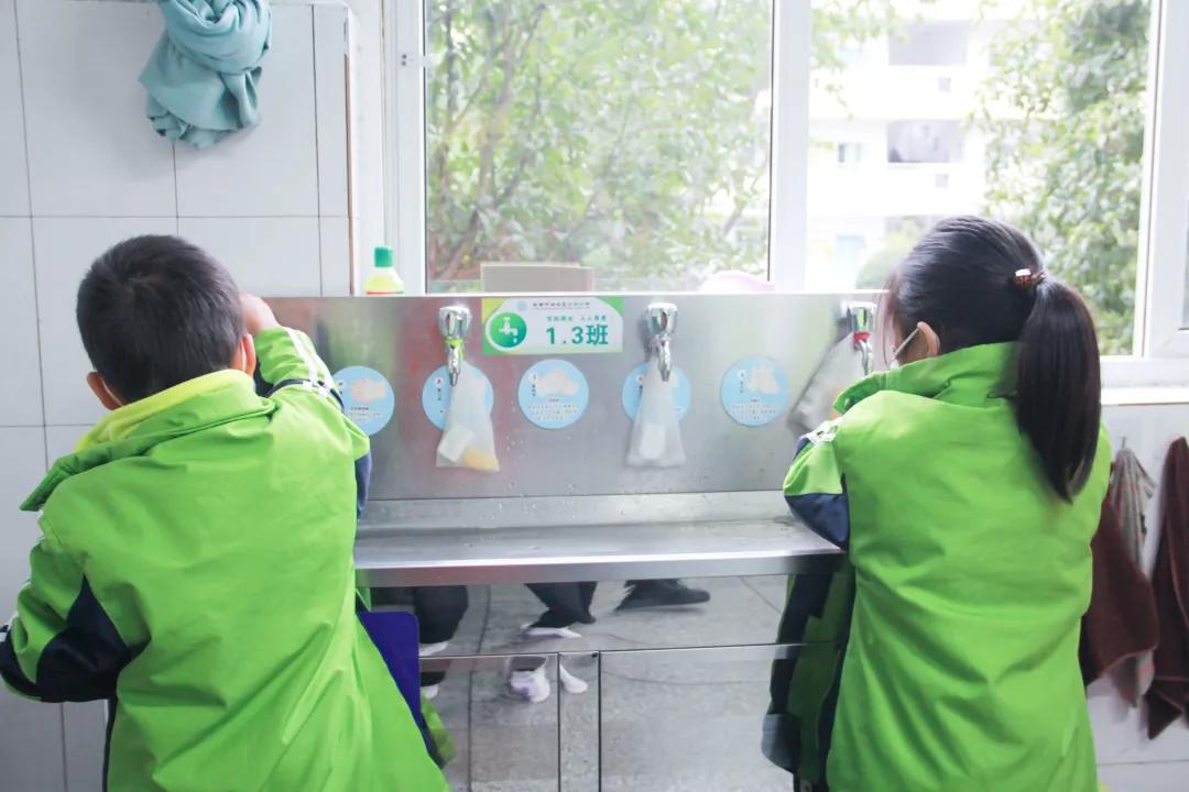 演练不松懈 提升应急防控能力丨双流区公兴小学疫情应急演练