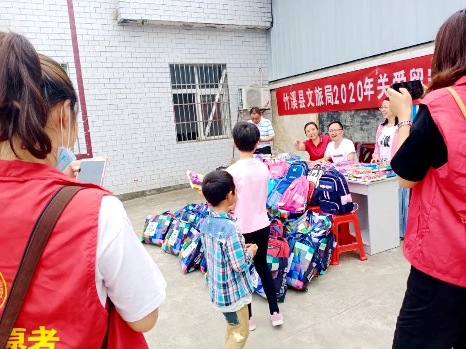 「十堰」“爱心妈妈”来了！这个“六一”，竹溪这些孩子超暖心