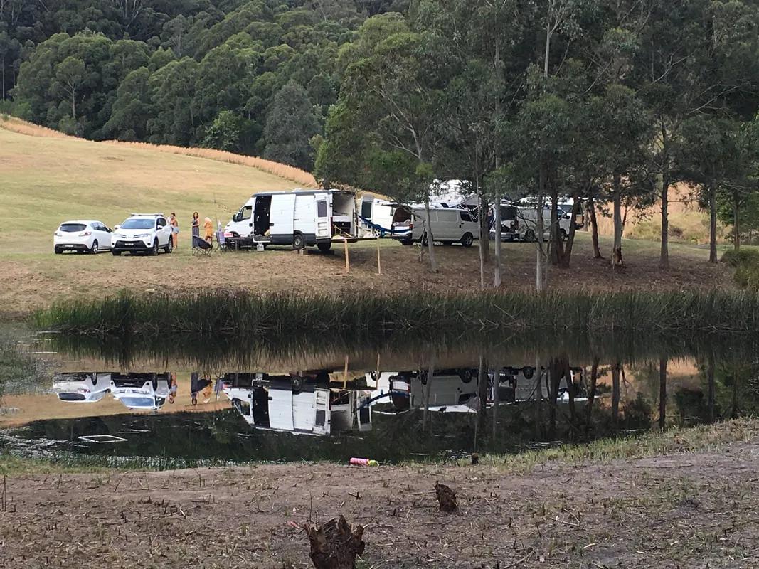 64岁老太不结婚，卖了豪宅住进8㎡蜗居，却过上