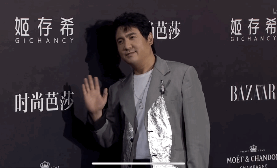 谢霆锋穿棉袄、杨颖杨紫冷得发抖、朱珠挺孕肚，这场红毯女星好拼