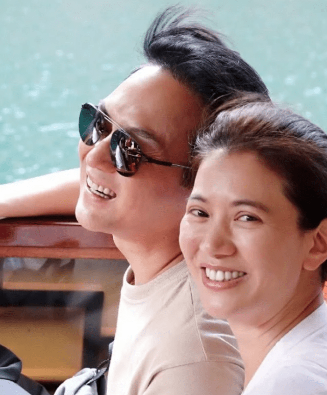 袁咏仪携章子怡容祖儿等为老公庆生，她无惧被艳压素颜出镜超自信