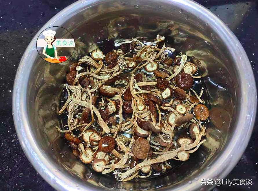 图片[5]-茶树菇焖鸡做法步骤图 鲜香营养不上火-起舞食谱网
