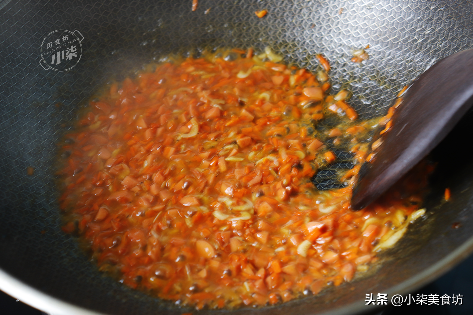 4個雞蛋打盤裡，這種做法火了，我家一周至少吃5次，當菜又當飯