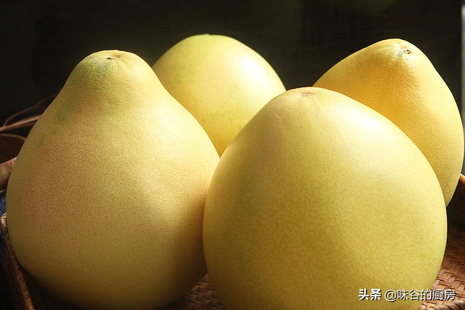 买柚子记住这4点，买再多都不会挑错，柚子香甜汁水多，太实用了