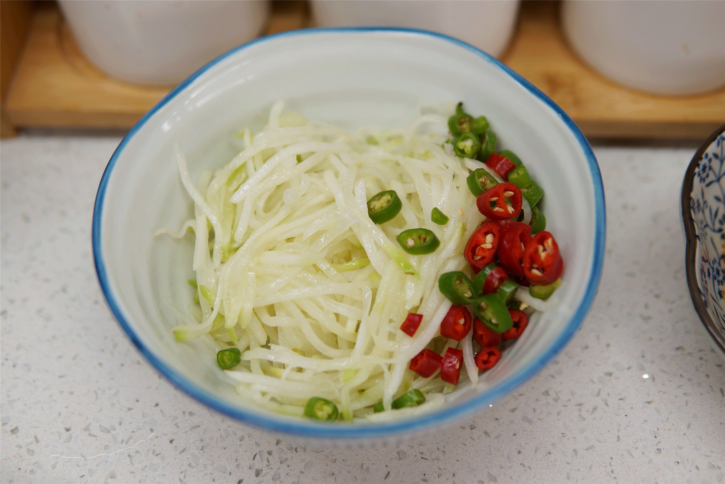 A good way for the farmer’s grandmother to pickle the radish, make it the same day and eat it on the same day, it is spicy and delicious, crunchy