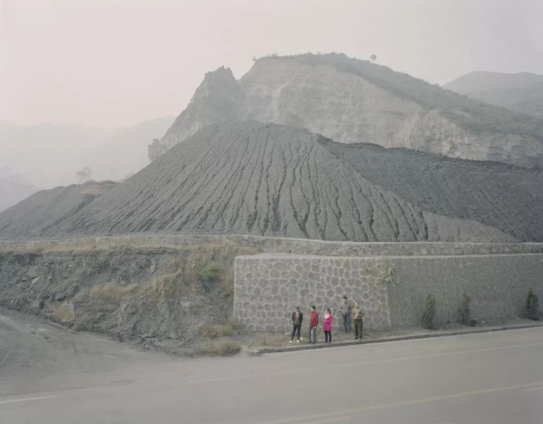 他拍下像蝼蚁一样生活的2000个中国人，没人能平静看完