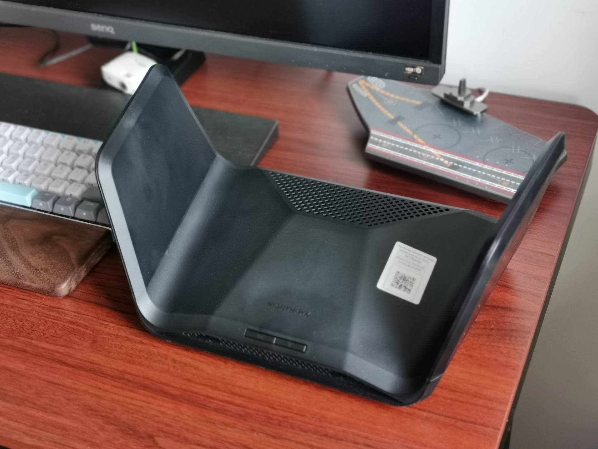 网件RAX70路由器轻开箱，鹰翼造型的WiFi6长什么样？