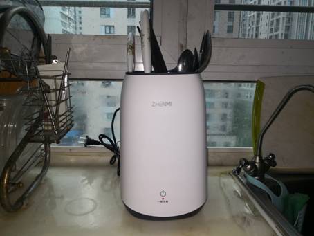 消毒、烘干只是轻轻一按-臻米智能消毒刀架评测