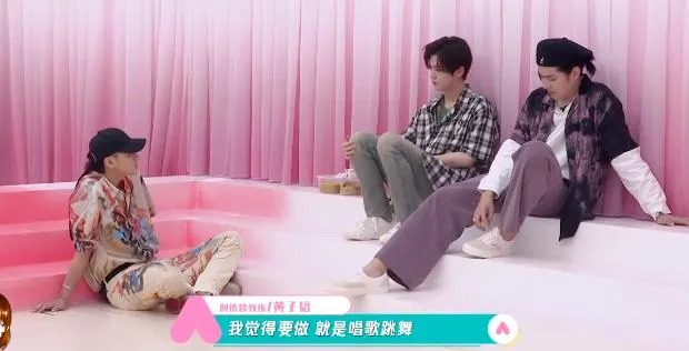 没想到归国三子再同框，鹿晗吴亦凡竟都输给了