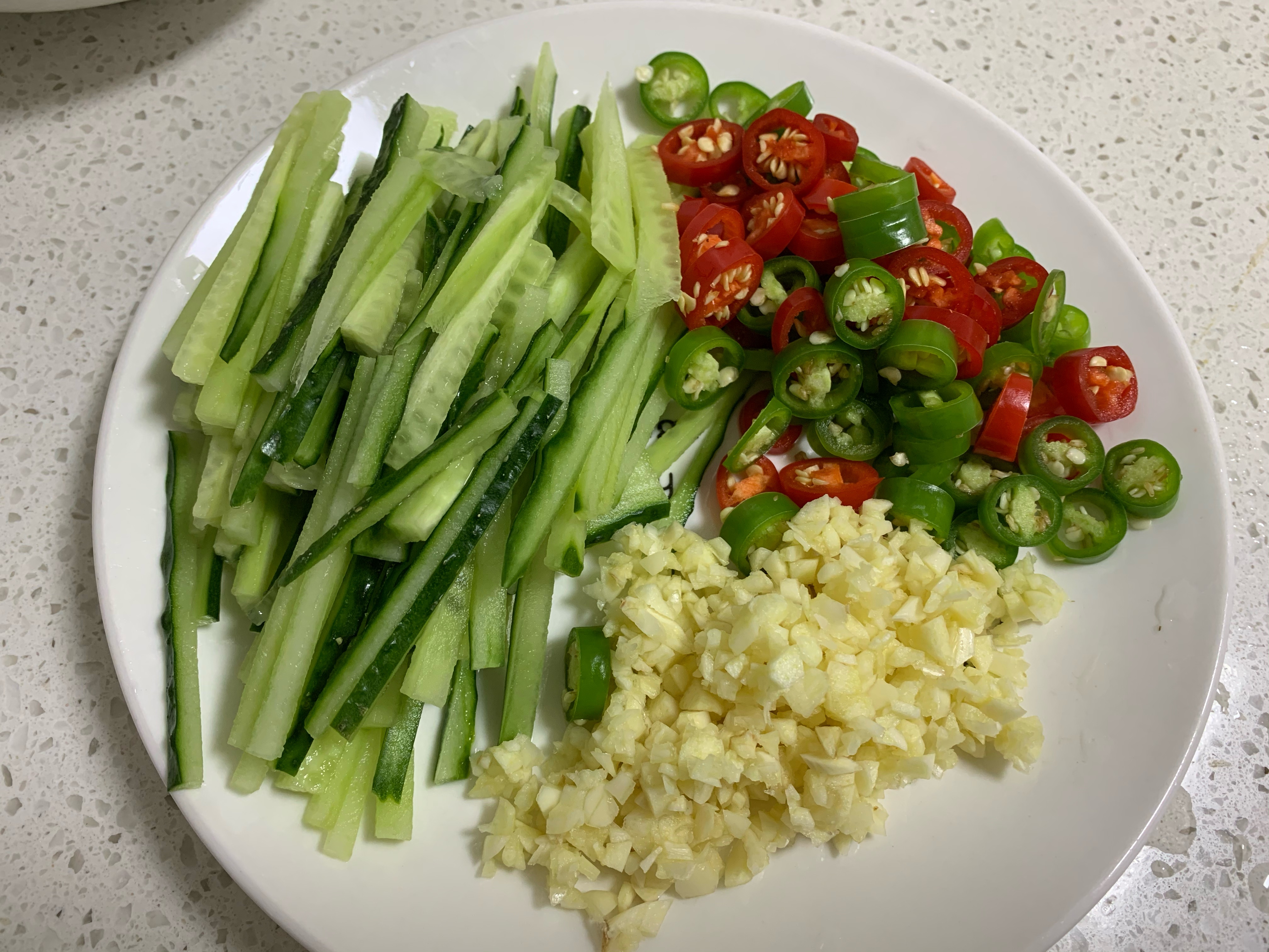 老公隔三差五就饞這菜，簡單一煮淋上醬汁，麻辣鮮香，下酒下飯