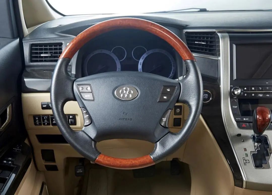 跨界造车：雷军向左，董明珠向右？