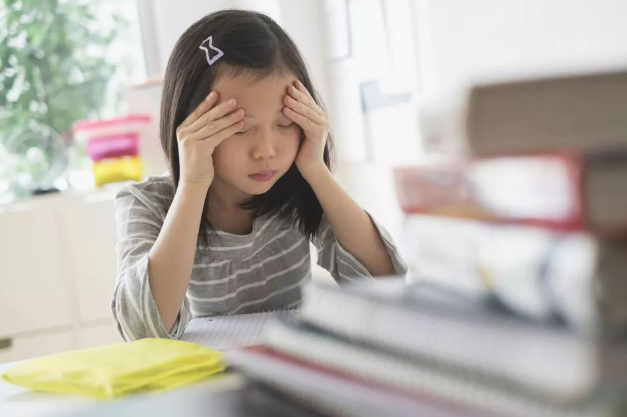 孩子经常玩手机有什么危害？每天超过2小时，可能影响大脑功能