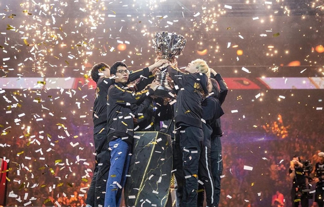 The dream answers S9! Days of small Wang Zhe is returned to, coin elder brother smashs doubt: FPX smash RNG has show