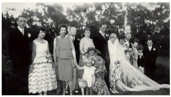 美国宅女：父亲去世，19岁继承6亿，宅家80年10