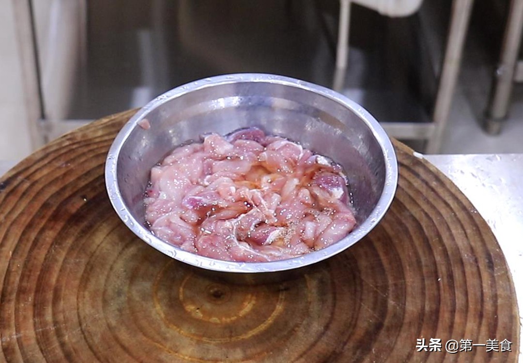 图片[6]-饭店的香菇肉片为啥好吃 原来腌制是关键 厨师长教你正确做法-起舞食谱网