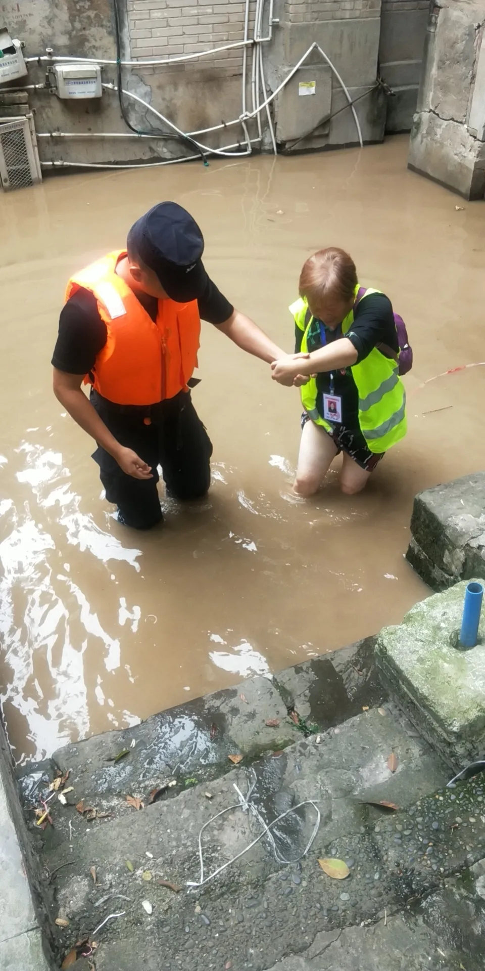 江津区|20日6时洪峰已过江津！警方提醒要注意这些……