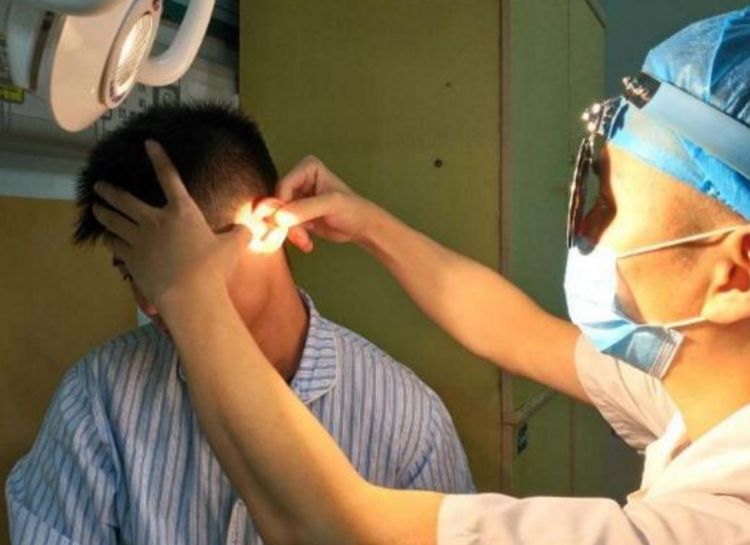 有时候觉得耳朵有异物却掏不出东西？医生悄悄