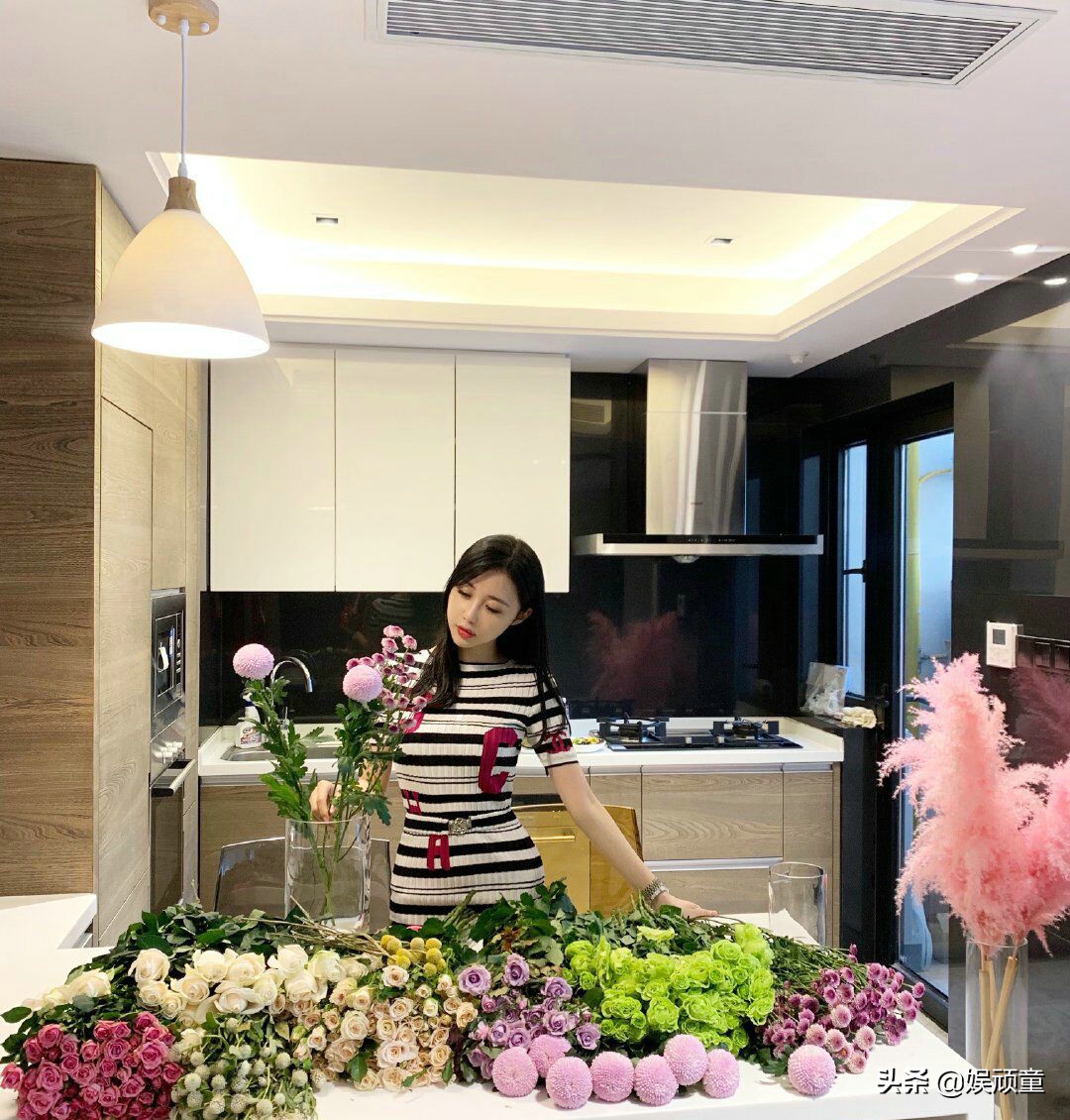 潘玮柏老婆有多壕！名牌包包、豪宅、飞机都有