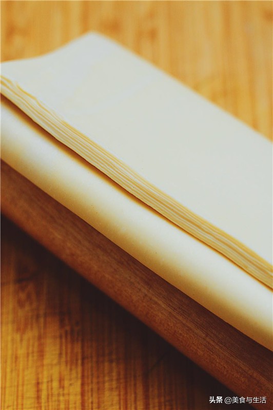 The cake of strawberry Napoleon, build midsummer girl heart, delicious desert is not afraid of fat, happy the most important