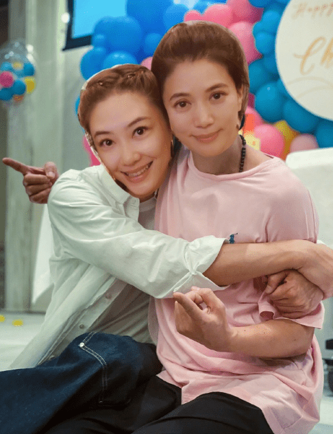 袁咏仪携章子怡容祖儿等为老公庆生，她无惧被艳压素颜出镜超自信