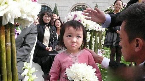 14岁李嫣撕掉“兔唇”标签，气质不输王菲，父母的教育功不可没