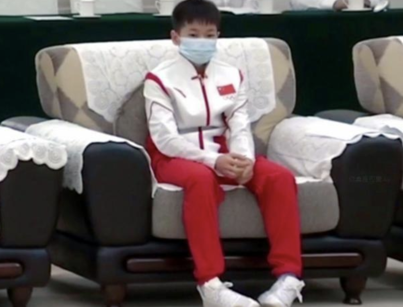 面子十足！全红婵被省领导接见，全程紧张的样子好可爱