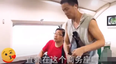 大兵罕见露面，为徒弟茶馆捧场，曾经红极一时的他现在怎么了？