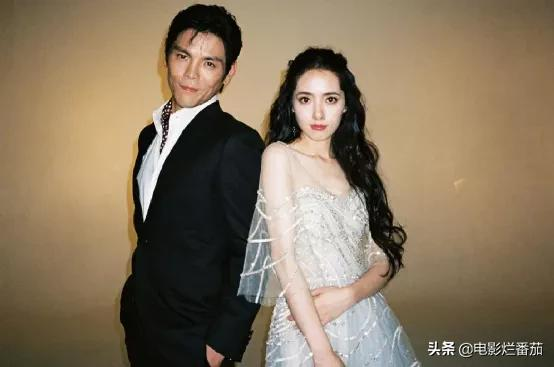 赵丽颖和冯绍峰短暂的情史,终于在五大裂痕的催逼下,寿终正寝了