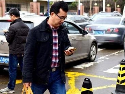 为什么有人呼吁取消"礼让行人"？司机的