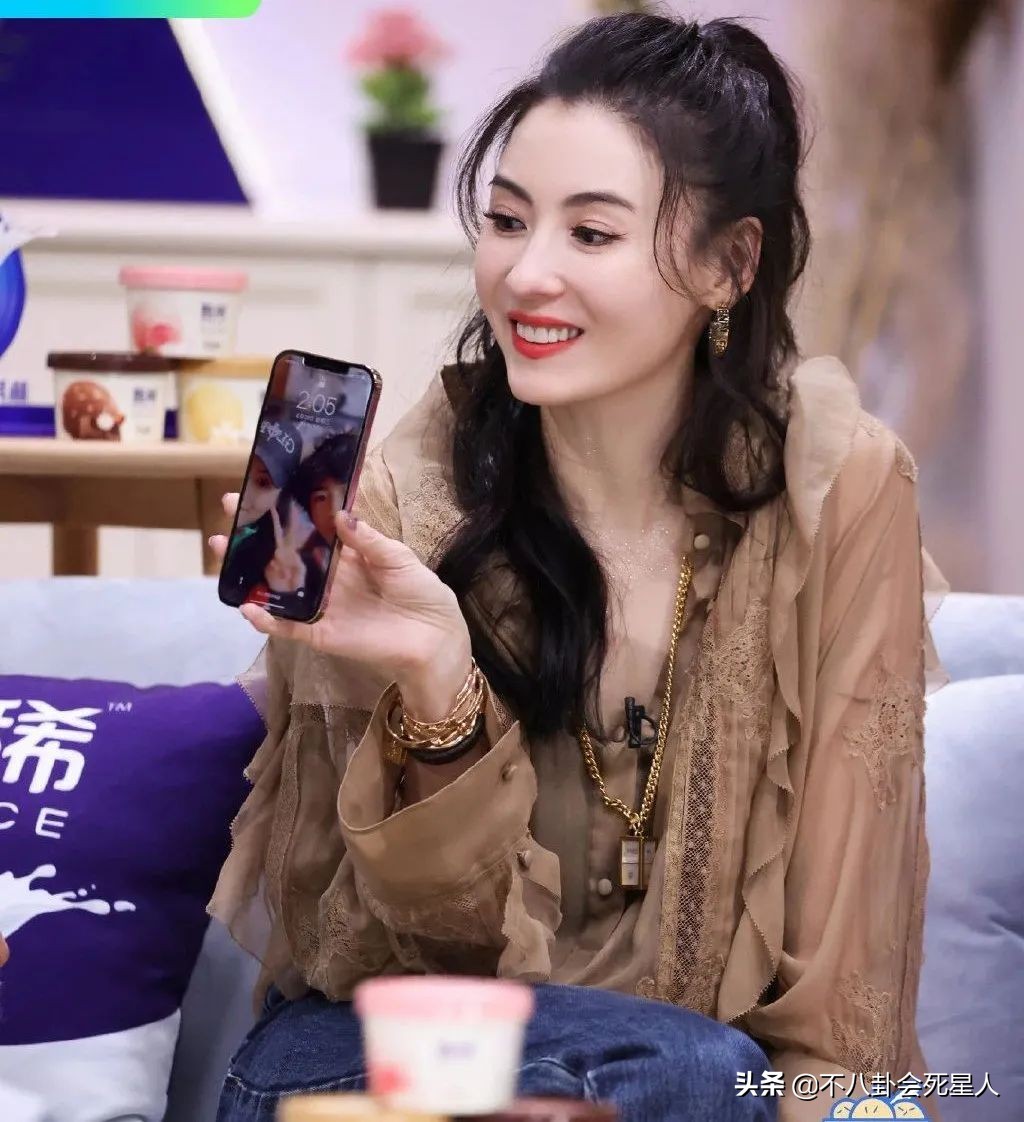 张柏芝谈三个儿子性格不同，大儿子才华很像谢霆锋，小儿子比较凶