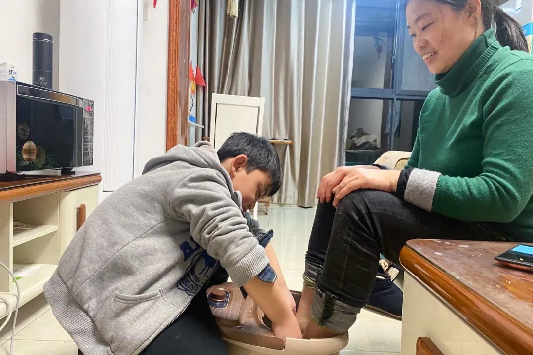 成都市双流区公兴小学开展“感恩 感谢”三八节活动