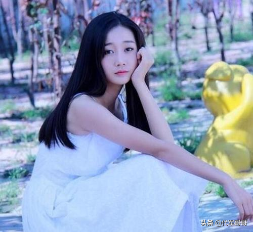 28-year-old beautiful comedian Chen Jianan is praised by Chen Peisi ...