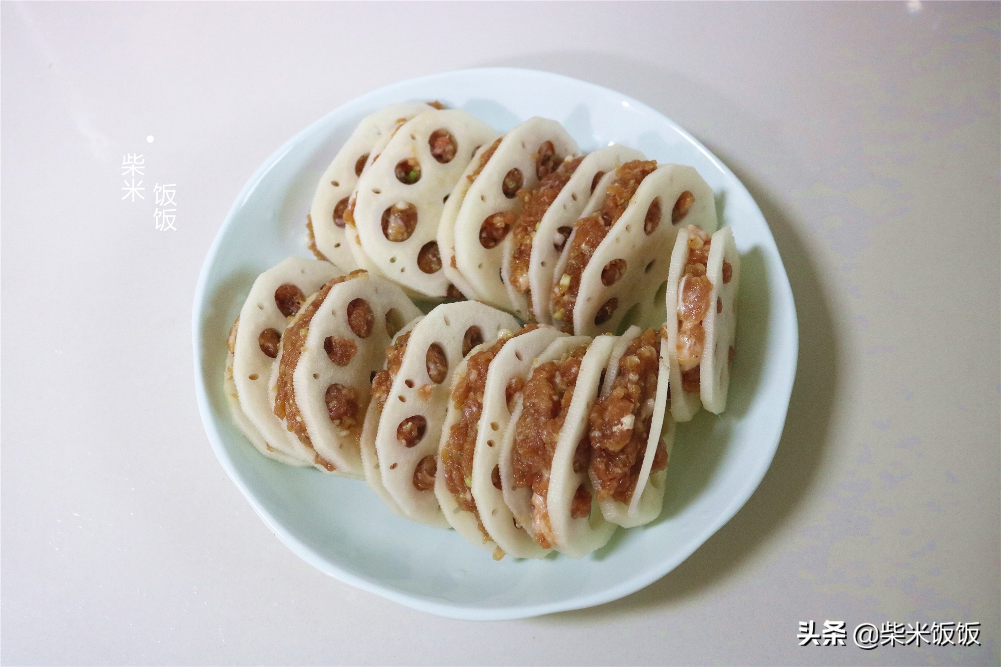 九月莲藕正鲜嫩，做成藕夹，又香又酥，大人孩子抢着吃