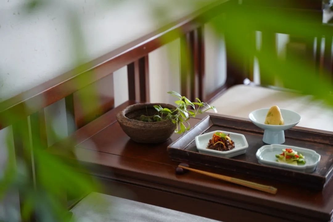 Why does being vegetarian make people younger and more beautiful?The