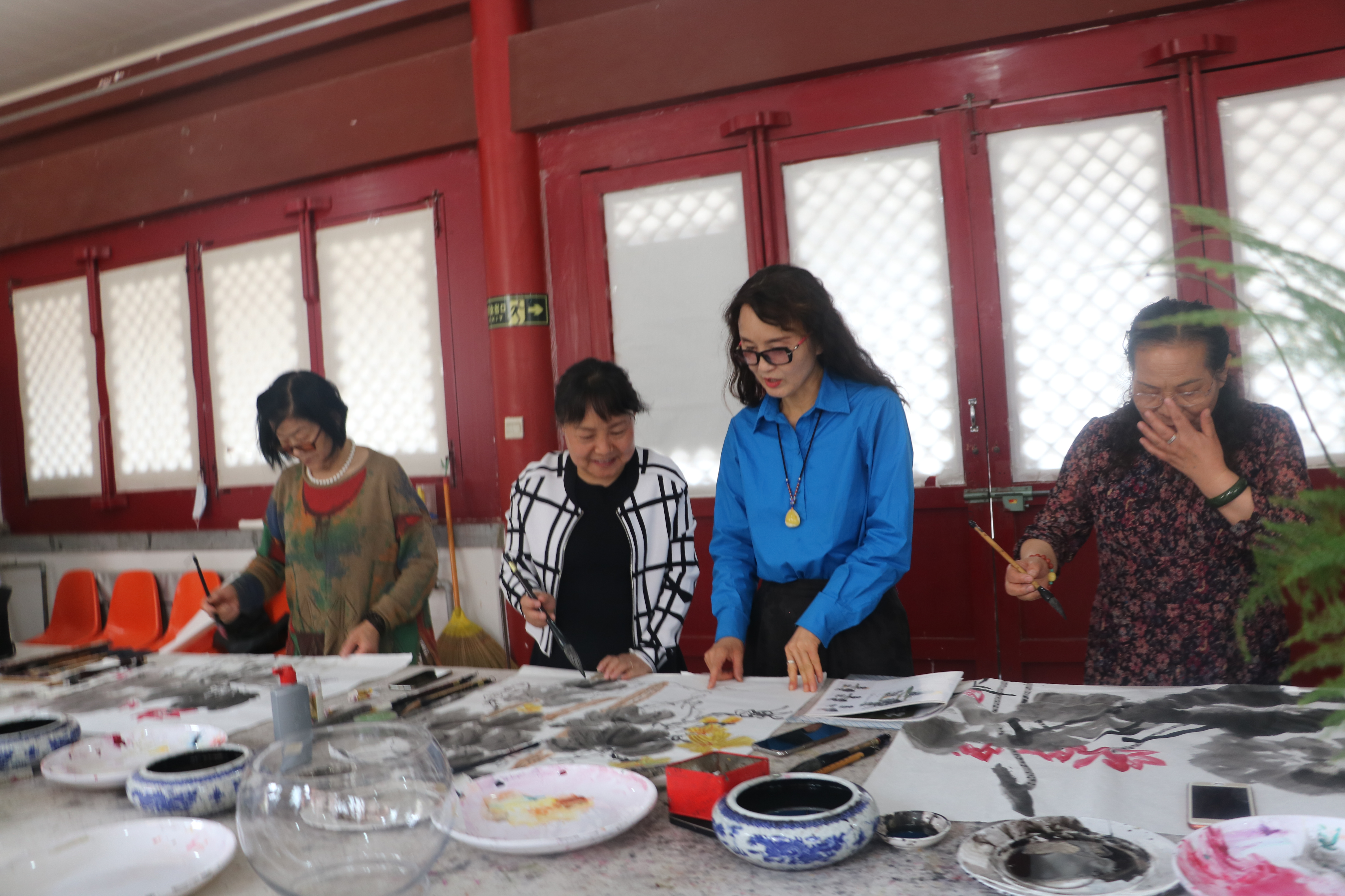 平凉市文化馆成人绘画培训班学员们的风采