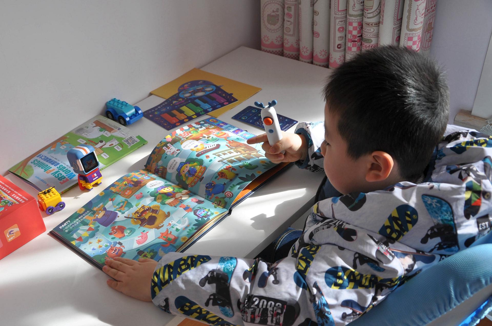 小木2021新品！百变悟空机器人，手势点读AI语音应有尽有