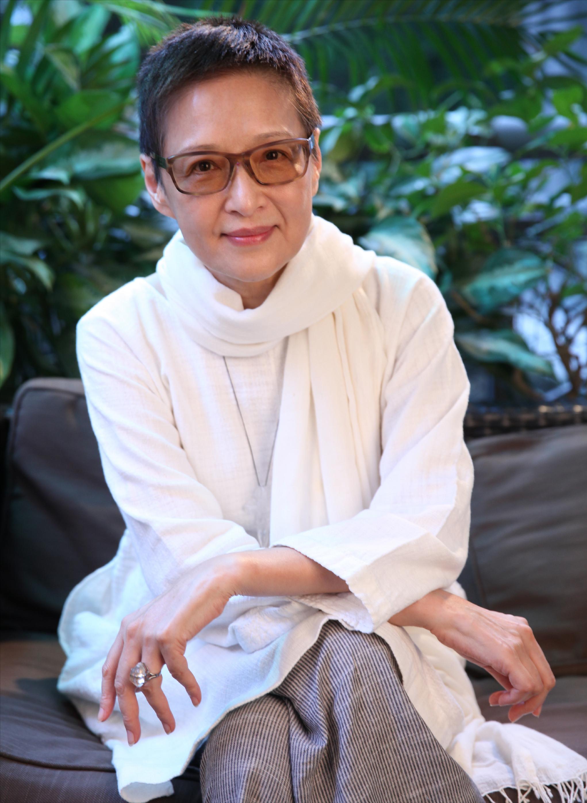 與李敖離婚後，美人胡茵夢42歲未婚生女，女兒身世在台灣謠言四起