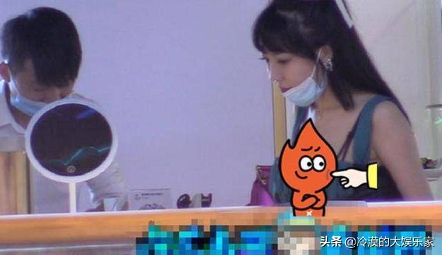 郭美美落魄到卖包回血？王健林健身带了一排保