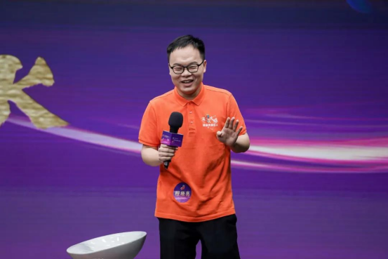 赣县一医生北京出差勇救路人的感人事迹在线上线下广为传颂