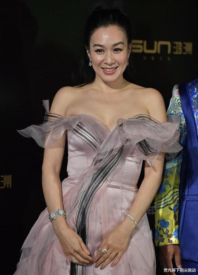 钟丽缇为姐弟恋历经2年人工受孕痛楚，与小12岁