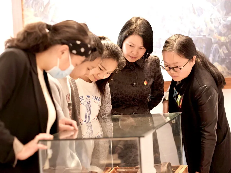 天府新区华阳幼儿园及第十二幼儿园清明节祭扫革命烈士陵园活动