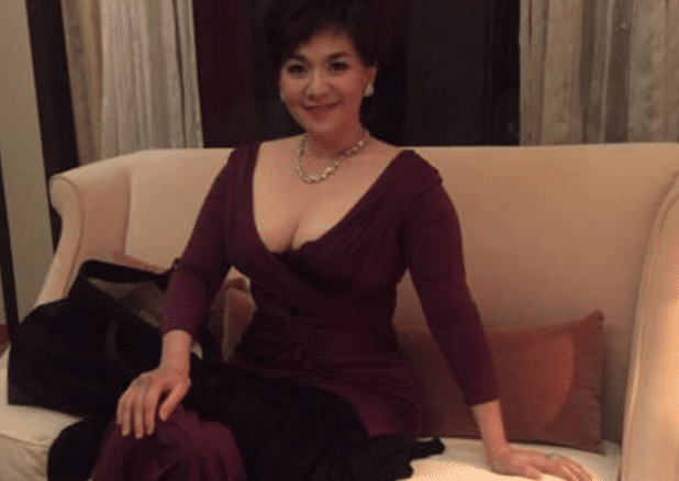 自认为自己很红，节目做导师时疯狂耍大牌，被封杀后又哭着求原谅