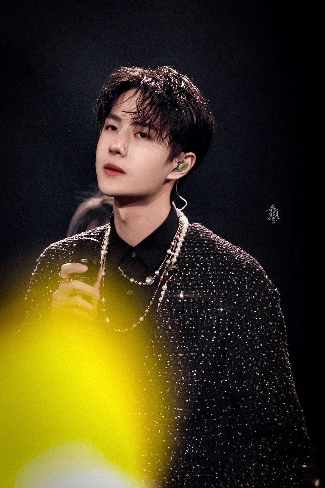 王一博壁紙 你的嘴脣真好看 適合説愛我 更適合吻我 老吳娛樂評 Mdeditor